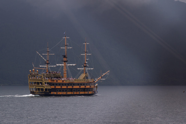 Обои картинки фото корабли, парусники, мачты, лучи, вода