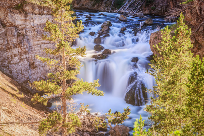 Обои картинки фото firehole, falls, yellowstone, national, park, wyoming, природа, водопады, йеллоустон, вайоминг, деревья, камни, скалы