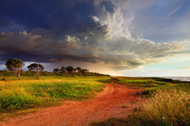 Обои картинки фото природа, дороги, облака, берег, дорога, небо, тучи, шторм, австралия, циклон