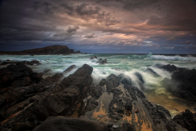 Обои картинки фото природа, побережье, море, шторм, океан, скалы, облака, небо, тучи