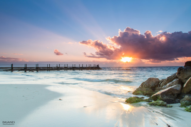 Обои картинки фото природа, восходы, закаты, пляж, утро, люди, пирс, море, мексика, камни