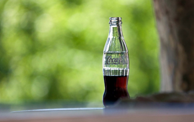 Обои картинки фото бренды, coca-cola, напиток, бутылка