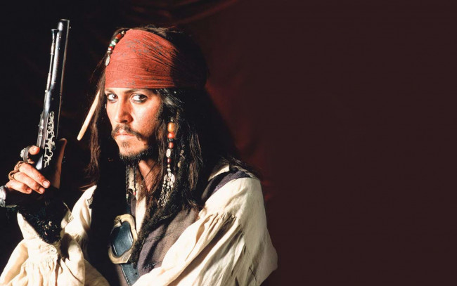 Обои картинки фото кино фильмы, pirates of the caribbean, джек, воробей, пистолет, пират, капитан