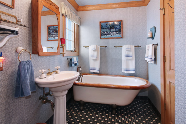 Обои картинки фото интерьер, ванная и туалетная комнаты, полотенце, ванная, зеркало, дизайн, туалет