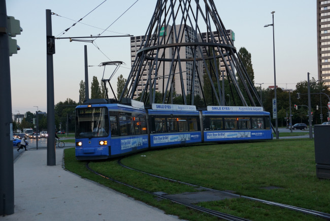 Обои картинки фото техника, трамваи, трамвай, город, улица, рельсы
