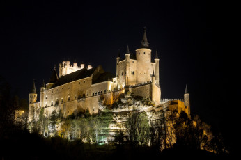 Картинка города -+дворцы +замки +крепости холм ночь замок