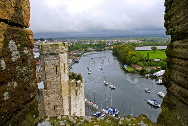 Обои картинки фото caernarfon castle,  wales, города, замки англии, река, замок, вид