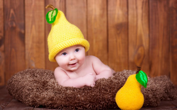Картинка рисованное дети малыш младенец ребёнок доски стена груша игрушка шапочка