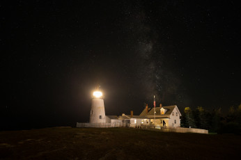 Картинка природа маяки яркий ночь деревья небо звезды свет звездное млечный путь домик освещение маяк забор берег темнота дом светит ночное огни