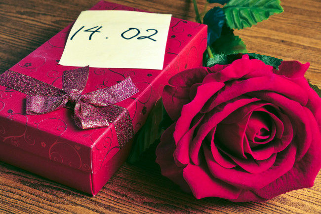 Обои картинки фото праздничные, день святого валентина,  сердечки,  любовь, подарок, коробка, лента, роза, дата
