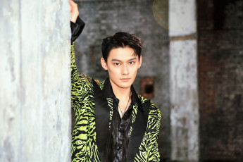 Картинка мужчины wang+zhuocheng актер лицо пиджак
