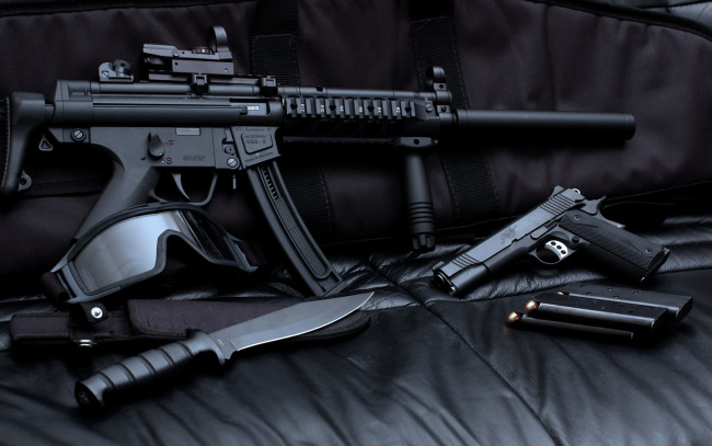 Обои картинки фото оружие, пистолет, винтовка, маска, магазин, автомат, нож