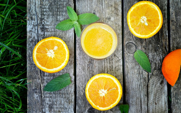 Картинка еда цитрусы апельсины стакан фрукты сок доски трава листья