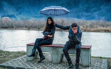 Картинка разное мужчина+женщина зонт дождь
