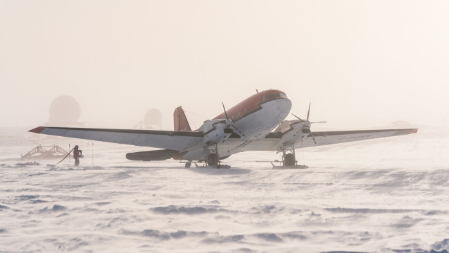 Обои картинки фото авиация, пассажирские самолёты, антарктида, лёд, самолёт, южный, полюс, снег