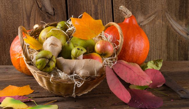 Обои картинки фото еда, фрукты и овощи вместе, фрукты, дары, осени, груши, корзина, яблоки, листья