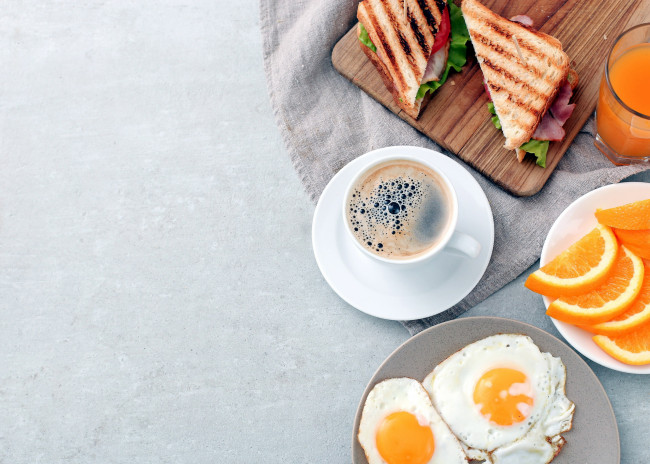 Обои картинки фото еда, разное, сэндвичи, кофе, сок, апельсины, глазунья, завтрак