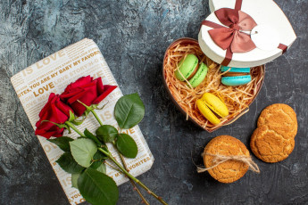Картинка праздничные день+святого+валентина +сердечки +любовь розы подарок печенье макаруны