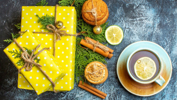 Картинка праздничные подарки+и+коробочки печенье подарки корица чай лимон
