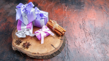 Картинка праздничные подарки+и+коробочки подарки ленты банты анис корица