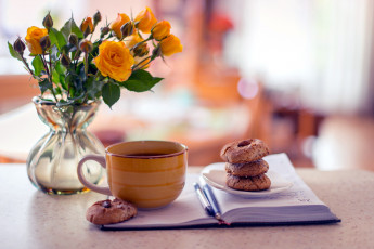 Картинка еда разное розы ваза книга кофе печенье