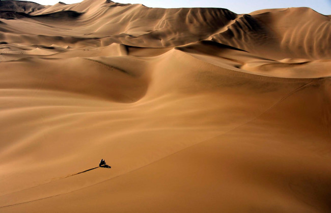Обои картинки фото природа, пустыни, жара, дюны, dakar, пустыня, песок, мотоцикл