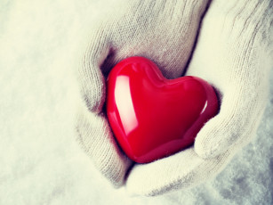 Картинка праздничные день+святого+валентина +сердечки +любовь любовь зима варежки сердце руки снег