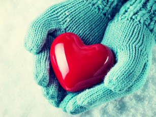 Картинка праздничные день+святого+валентина +сердечки +любовь сердце снег руки варежки зима любовь