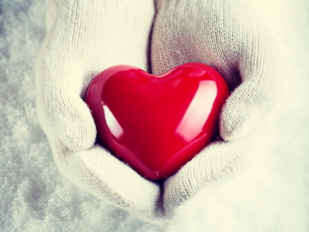 Обои картинки фото праздничные, день святого валентина,  сердечки,  любовь, зима, снег, варежки, сердце, любовь, руки