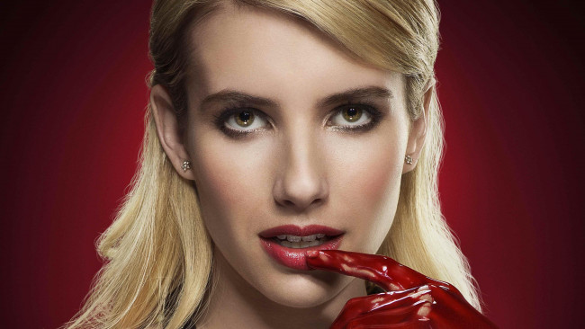 Обои картинки фото девушки, emma roberts, кровь, лицо, блондинка, emma, roberts