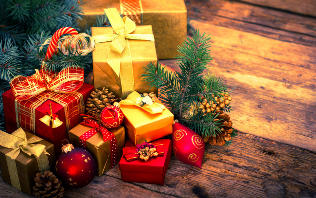 Обои картинки фото праздничные, подарки и коробочки, подарки, свечи, рождественские, украшения, c, новым, годом, шары