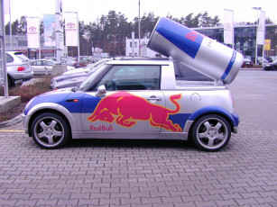 Картинка mini cooper red bull автомобили выставки уличные фото