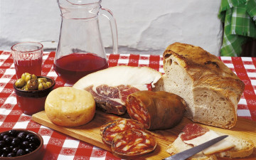 Картинка еда натюрморт мясо оливки хлеб колбаса