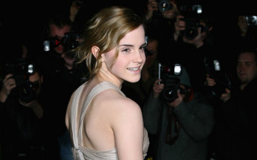 обоя Emma Watson, девушки, репортеры, журналисты