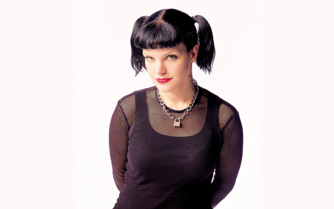 Обои картинки фото Pauley Perrette, девушки, телевидение, актриса