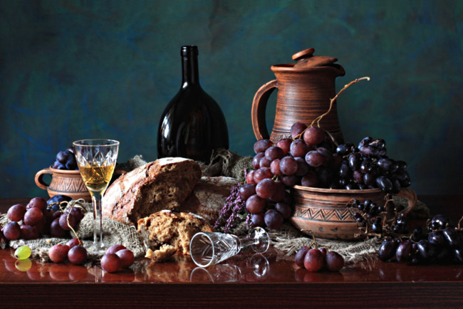 Обои картинки фото еда, натюрморт, виноград, хлеб, кувшин, вино