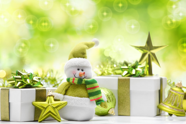 Обои картинки фото праздничные, разное, новый, год, игрушки, снеговик, коробки, подарки