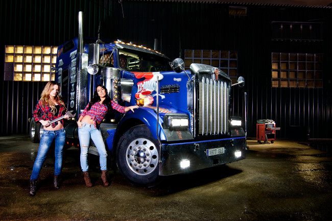 Обои картинки фото kenworth, автомобили, авто с девушками, сша, автобусы, truck, company, грузовые