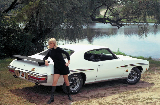 Обои картинки фото автомобили, -авто с девушками, pontiac