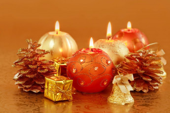 обоя праздничные, новогодние свечи, игрушки, колокольчик, шишки, шары, свечи