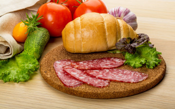 Картинка еда колбасные+изделия помидоры bun tomato sausage овощи булочка выпечка колбаса