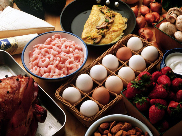 Обои картинки фото еда, разное, грибы, клубника, лук, яйца, креветки