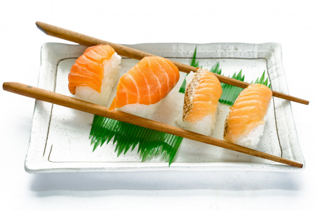 Обои картинки фото еда, рыба,  морепродукты,  суши,  роллы, палочки, семга, рис, суши