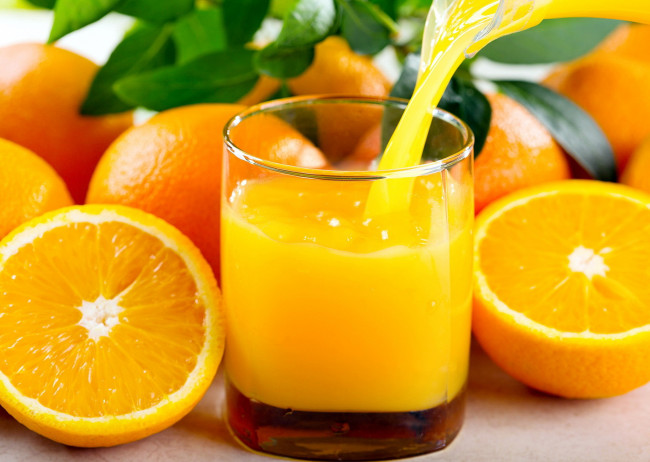 Обои картинки фото еда, напитки,  сок, стакан, сок, апельсины