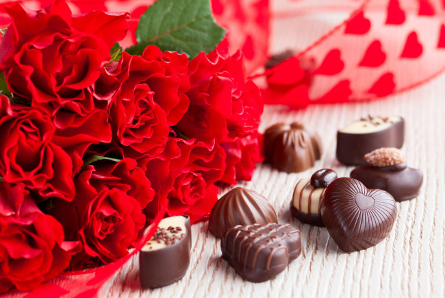 Обои картинки фото еда, конфеты, шоколад, сладости, цветы, розы