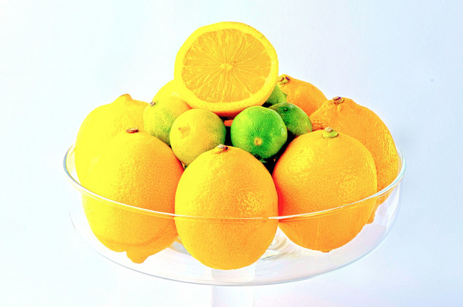Обои картинки фото еда, цитрусы, ваза, лимоны
