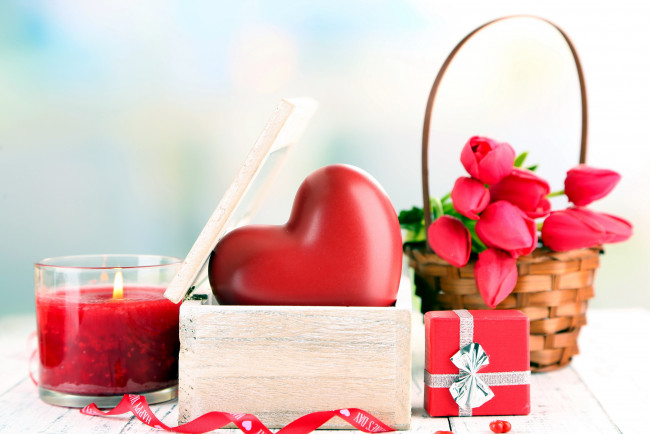 Обои картинки фото праздничные, день святого валентина,  сердечки,  любовь, сердце, подарок, корзинка, тюльпаны, свеча