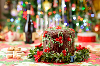 Картинка праздничные угощения кулич новый год рождество christmas new year огни еда шоколад выпечка торт боке стол зима праздники