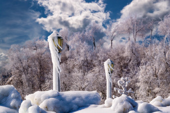 Картинка природа зима деревья фонари снег сосульки