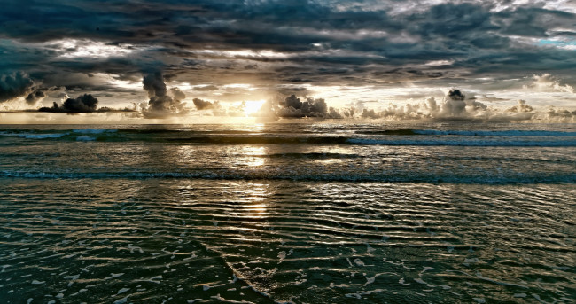Обои картинки фото природа, моря, океаны, море, солнце, восход, небо, облака, вода